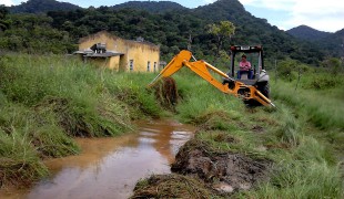 Barra do Una recebe serviços de limpeza e manutenção