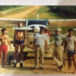 Salto de demonstração de paraquedismo - 1981 - Praia de Peruíbe. Marcos Marino Pettená, Rubão Barbosa, Antônio Carlos Raposo, Max Dereta, Ricardo Pettená, piloto Avelino "Bello" Camargo e Roberto Pettena (credito da foto: Max Dereta