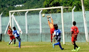 Meninos da escolinha de futebol de Peruíbe fazem amistosos contra Portuguesa Santista