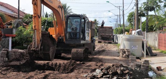 PREFEITURA RETOMA MAIS UMA OBRA QUE ESTAVA PARADA