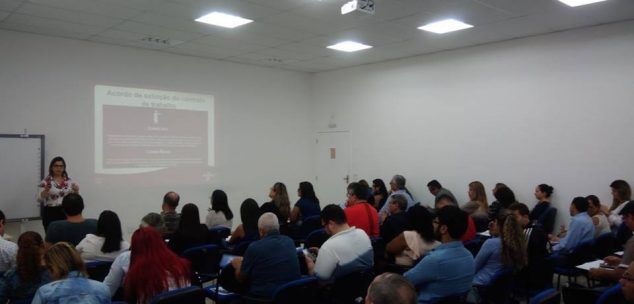 SERVIDORES PARTICIPAM DE PALESTRA NO SEBRAE