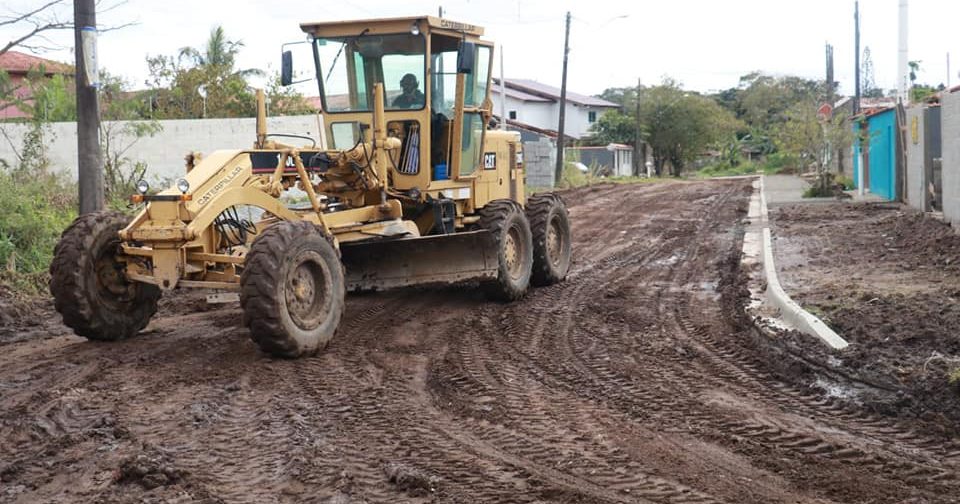 PREFEITURA CONTINUA COM SERVIÇO DE PAVIMENTAÇÃO NAS RUAS DO NOVA PERUÍBE